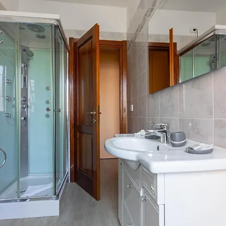 ゲストハウス Roccabianca & スティンティーノ