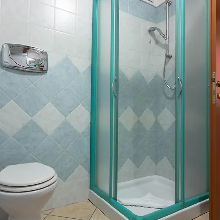 Roccabianca & ゲストハウス スティンティーノ