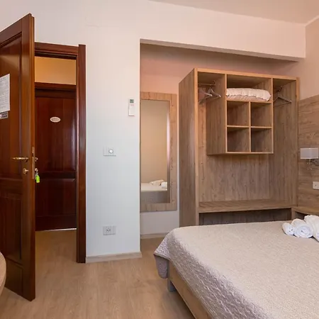 Affittacamere Roccabianca Rooms&studios *